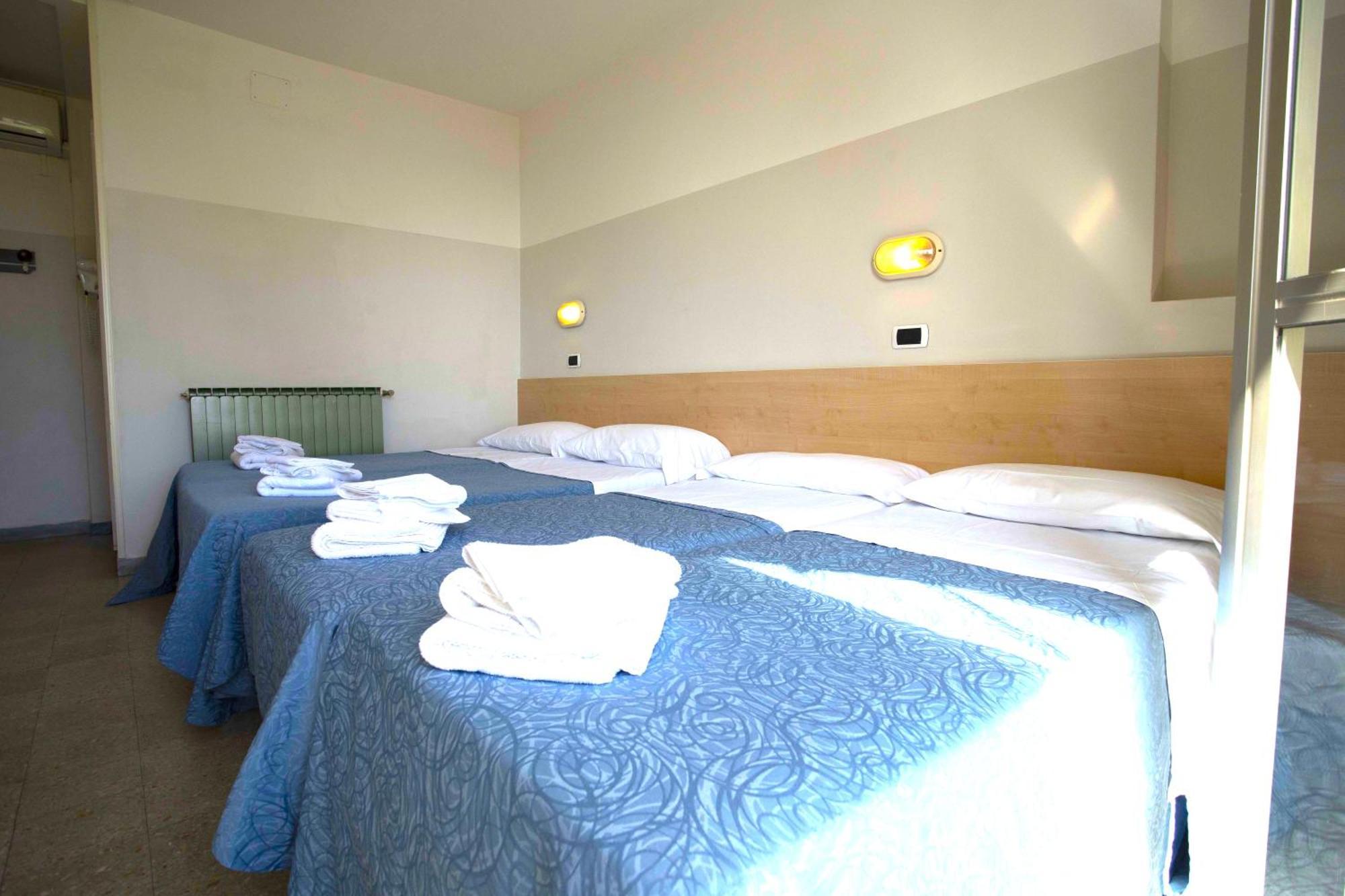 Hotel Selene - Vista Mare Riccione Oda fotoğraf