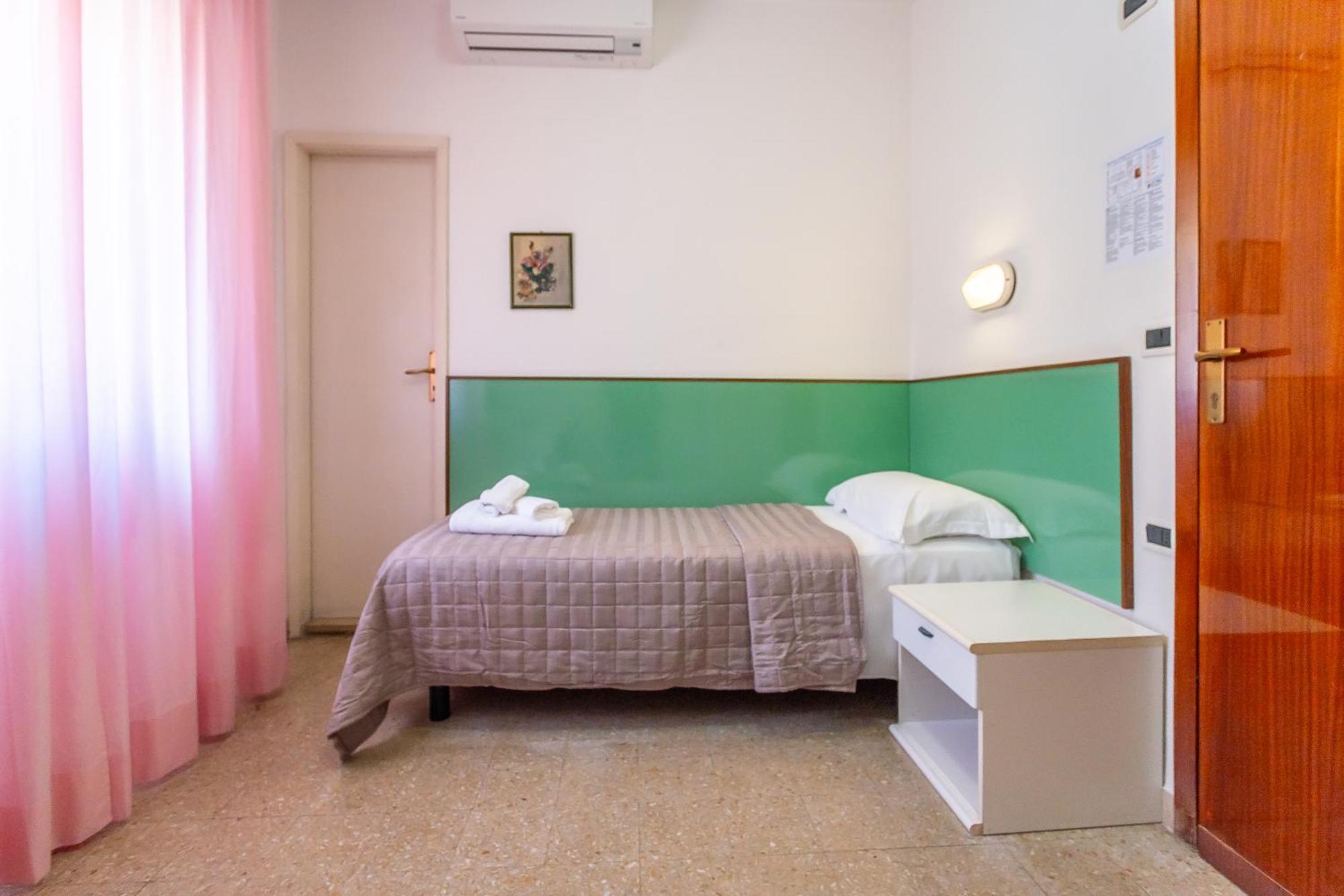 Hotel Selene - Vista Mare Riccione Oda fotoğraf