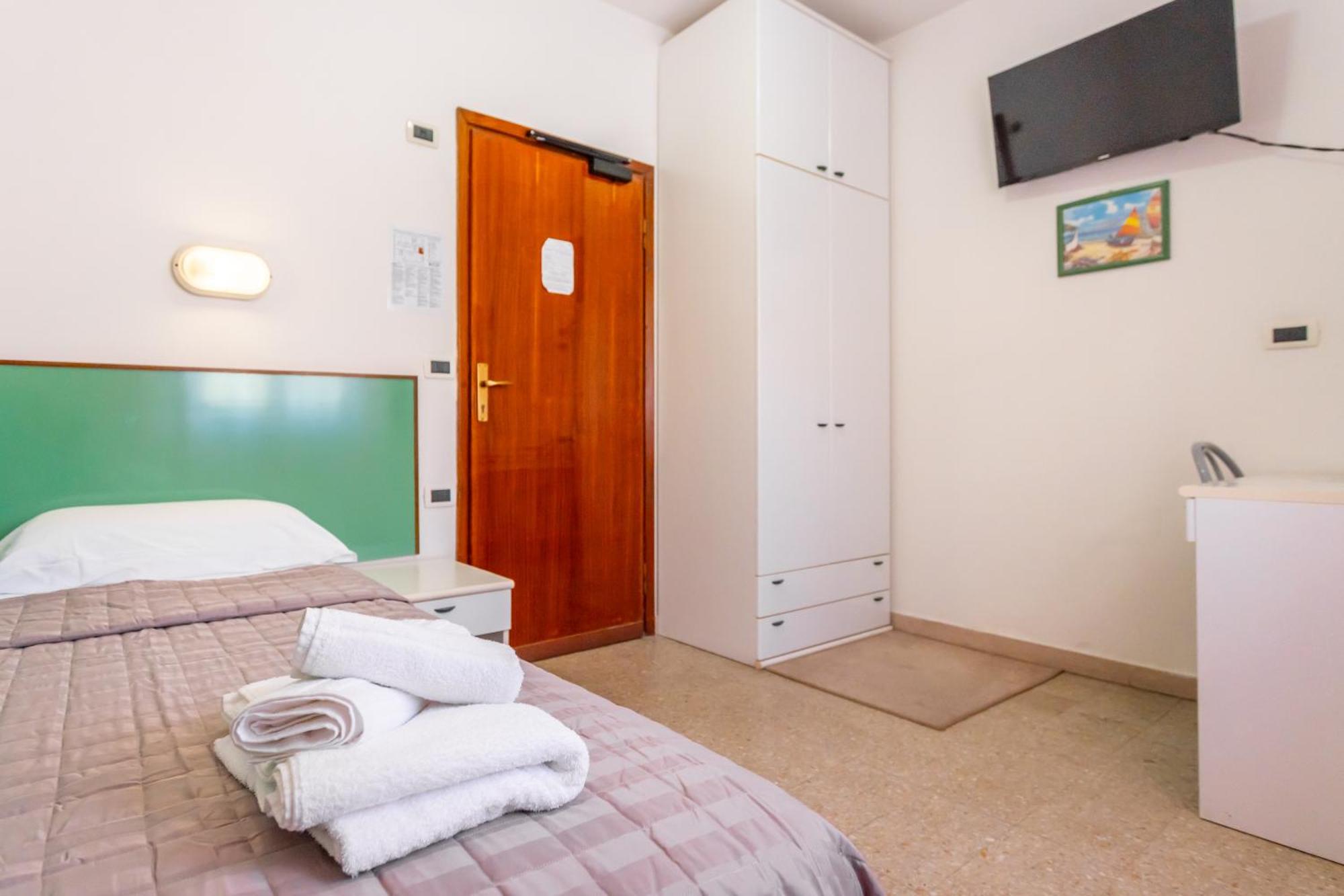 Hotel Selene - Vista Mare Riccione Oda fotoğraf